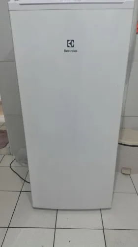 Freezer Vertical Electrolux 175L Inverter