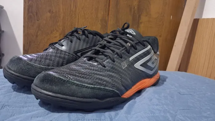 UMBRO PRO 5 BUMP CARBOM CLUB
