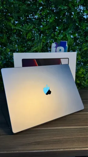 MacBook Pro 2021 A2485 Cor Silver Apple M1 PRO 16GB 512GB SSD 24 ciclos 95% de saúde