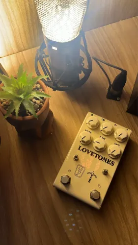Pedal Lovetones