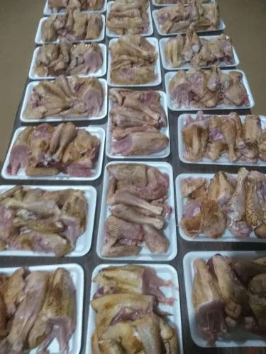 Frangos caipiras R$55 e R$60 e R$65