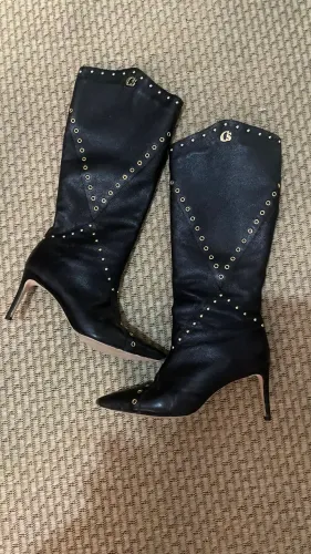 Bota Cano Alto Carmen Steffens em Couro Legítimo com Ilhoses e Tachas TAM 39/40