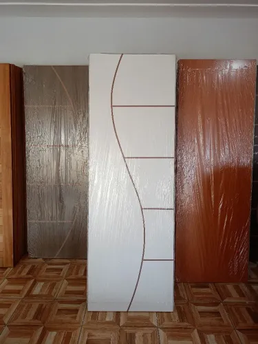 Porta Branca Frizada
