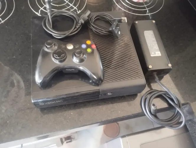 Xbox 360 2014 com defeito 