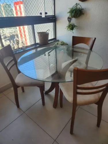 Tampão vidro mesa e 3 cadeiras