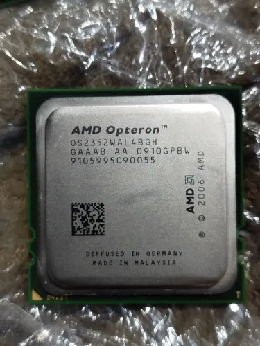 processador de servidor AMD Opteron 2352 com frequência de 2.1 GHz.