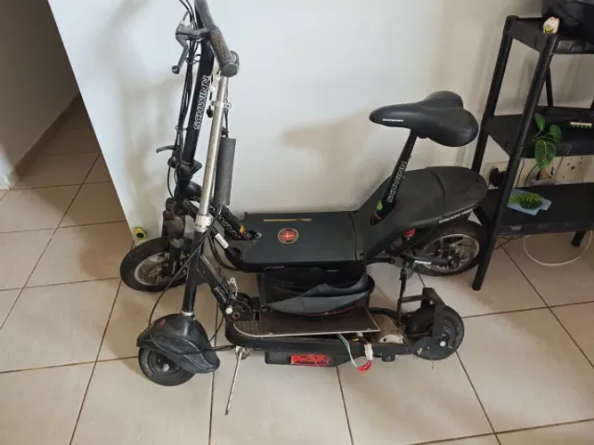 2 Patinetes Elétricos para reparo