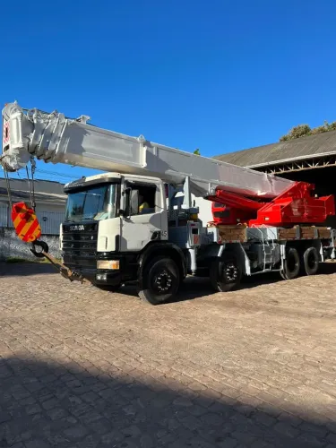 Caminhão scania P124 ano 2001 Com guindaste madal MD600