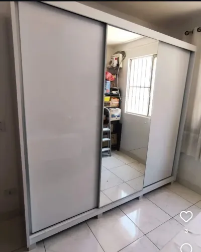 Guarda roupa Paradizzo de casal com 2,40cm - 3 portas de correr (1 espelho) + 6 gavetas 