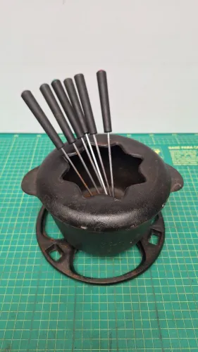 Aparelho de fondue de ferro fundido