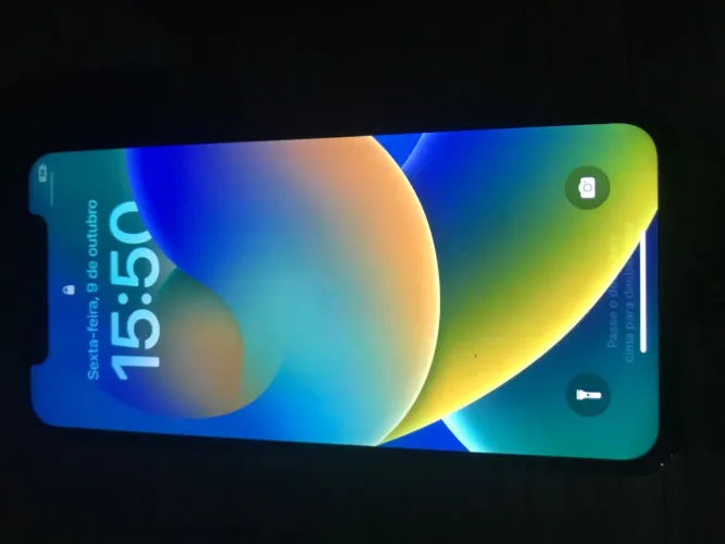 Celular iPhone X todo bom bateria 100 apenas o fundo tricado