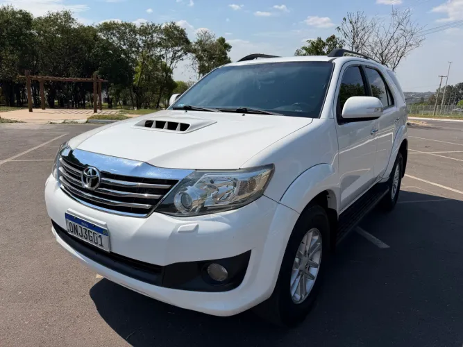 Toyota Hilux SW4 SRV D4-d 4X4 3.0 TDI Dies. AUT 2014
