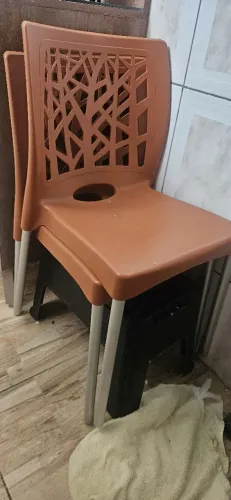 Duas cadeiras de Polipropileno