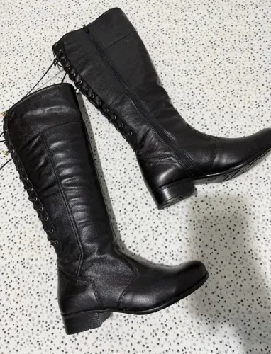 Bota de couro preta tamanho 38