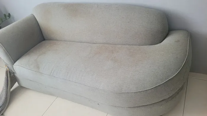 Sofá! Precisa de reforma.