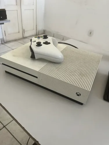 Xbox one S + 2 controles