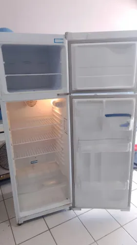 Vende-se geladeira fucionado perfeitamente só pega e usa 