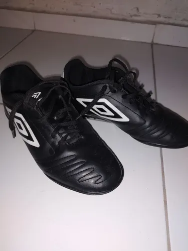 Chuteira society umbro clássica  N° 38