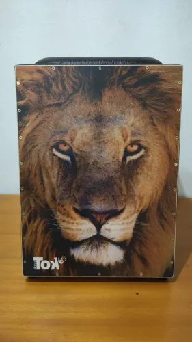 Cajon Eletroacústico Nobre Tok Leão 