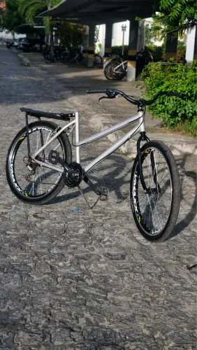 Bicicleta aro 26 de alumínio jantes vmax