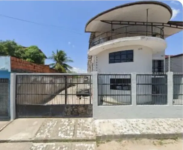 CASA COM OTIMA LOCALIZAÇÃO