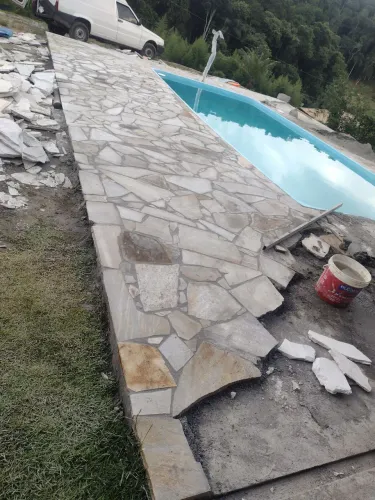 REVESTIMENTO PEDRA CACO SÃO TOMÉ PISO PISCINA OU PAREDE .