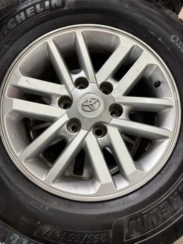 Roda Hilux aro 17