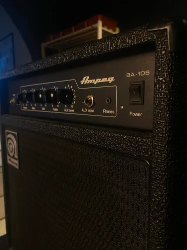 Cubo de Baixo Ampeg BA108