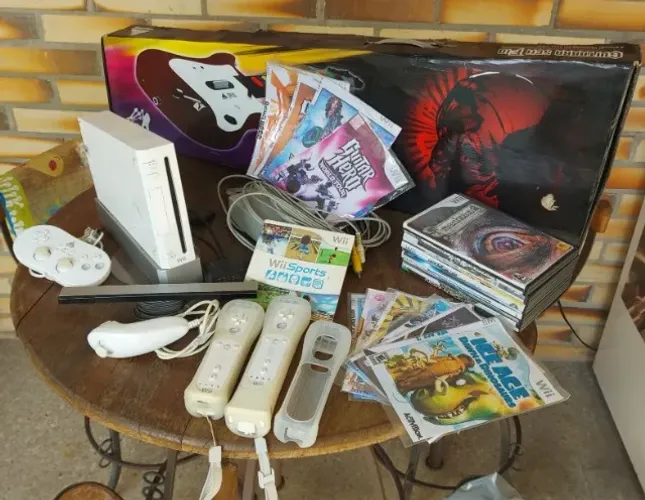 VIDEO GAME NINTENDO WII COM ACESSÓRIOS E JOGOS