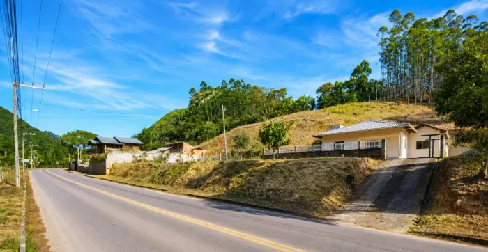 Casa 3 quartos + Terreno, vista p/ montanhas | 921m² | Apiúna-SC. Refúgio no vale Europeu.