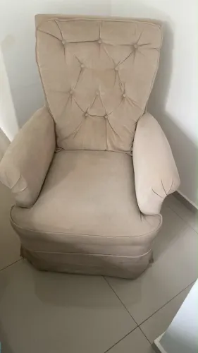 Poltrona de Amamentação em Suede Impecável 