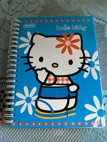 caderno hello kitty vintage anos 2000