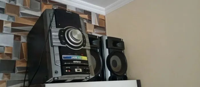Som Sony Genezi 240w Usado - Bom