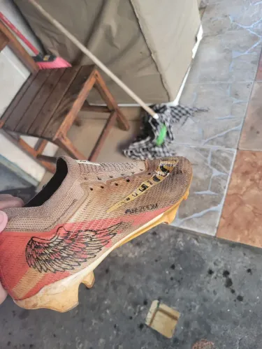 chuteira ótimo estado, só falta da um talento nela