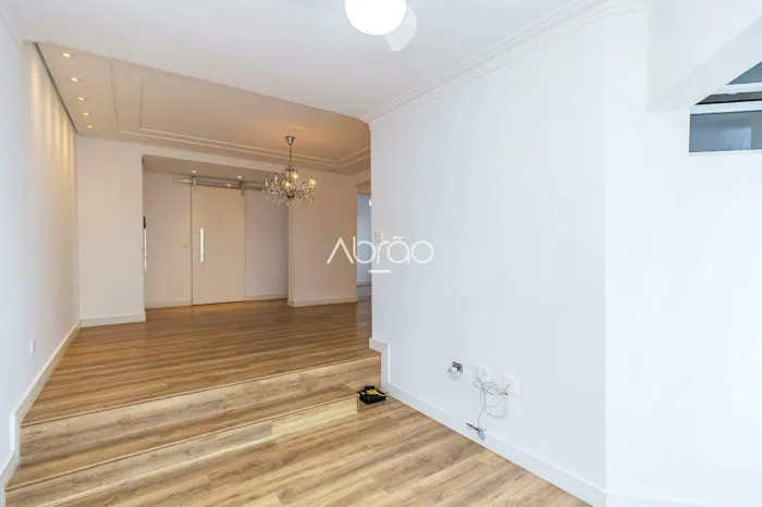 Apartamento Reformado com 3 Quartos para locação no Cristo Rei  85,84 m² - Próximo ao Jard