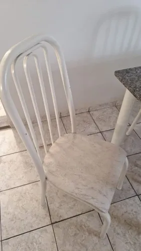Mesa tampão de mármore com seis cadeiras