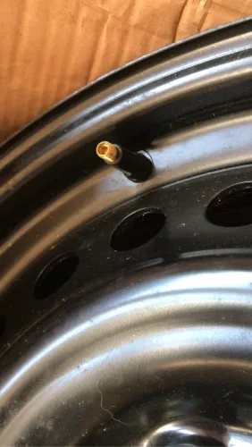 Roda Aro 16 furacão 4x100 novas com bico instalado tenho as 4 rodas