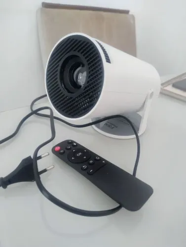 Projetor HY 300 com defeito 