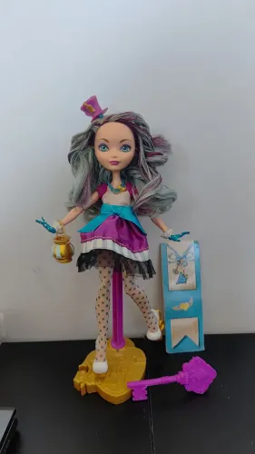 Madeline Hatter Ever After High boneca colecionador usada