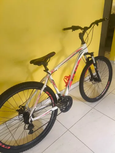 Bicicleta bem conservada 