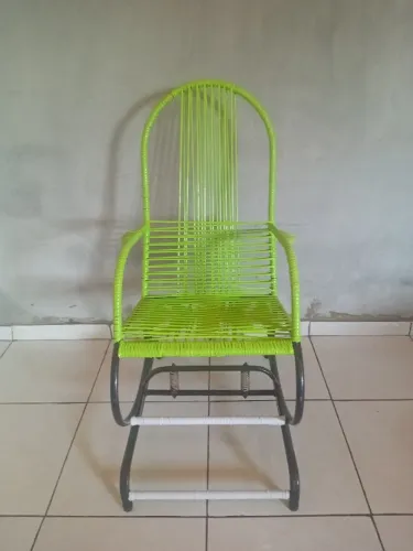 Cadeira de Balanço de Fio Espaguete