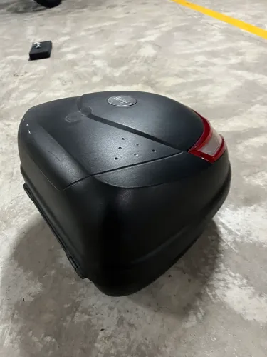 Dois Baús Givi novos R$ 200 cada