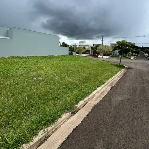 Terreno de Esquina à Venda no Condomínio Residencial Valência 1