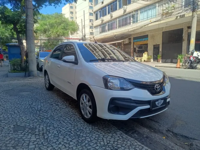 Toyota Etios X Plus Sedan 1.5 Flex 16V 4P Aut. 2021