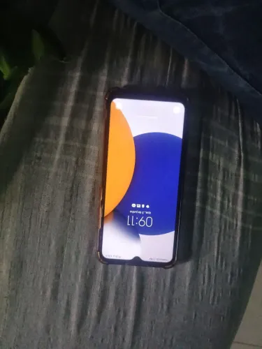 Vende se celular Samsung todo bom em perfeito estado bateria 100 por cento valor 250 