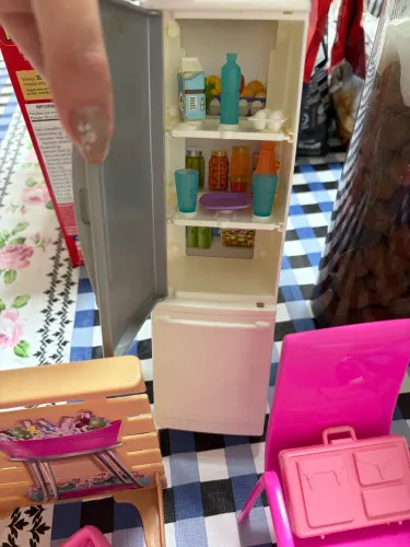 Lote de acessórios e móveis da Barbie