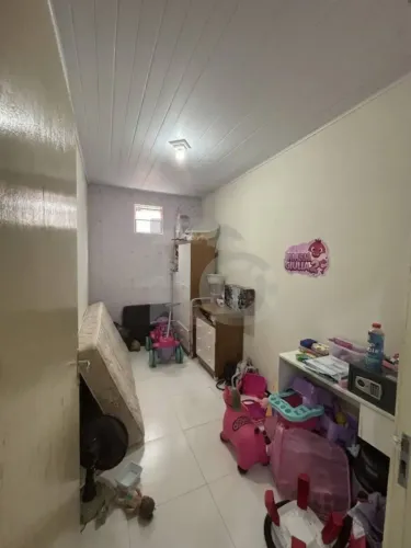 Casa de 210m² no Bairro Santos Dumont com 4 Quartos, 3 Banheiros e Garagem