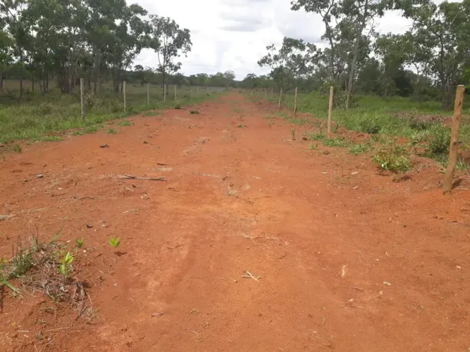 Excelentes Fazendinhas Planas Registradas Com Água Luz Lagoa Cerca na região de Sete Lagoa