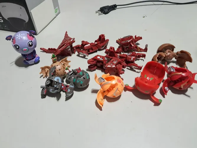 Bakugans- cada 1 por 20 Reais