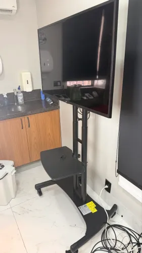 SUPORTE TV MÓVEL